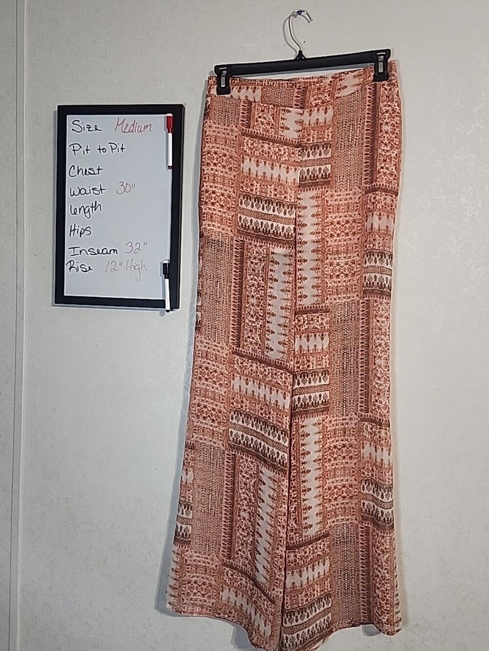 BCBGeneration Pants Sz Med Lined Peach Rose Striped Shear Legs Shorts Geometric